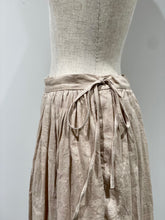 画像をギャラリービューアに読み込む, Gathered skirt