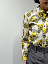 画像をギャラリービューアに読み込む, Flower print shirts