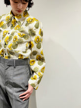 画像をギャラリービューアに読み込む, Flower print shirts