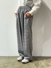 画像をギャラリービューアに読み込む, Check essy pants