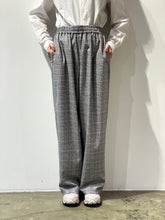 画像をギャラリービューアに読み込む, Check essy pants