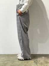 画像をギャラリービューアに読み込む, Check essy pants