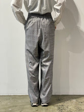 画像をギャラリービューアに読み込む, Check essy pants