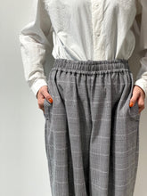 画像をギャラリービューアに読み込む, Check essy pants