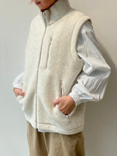 画像をギャラリービューアに読み込む, Wool fleece vest