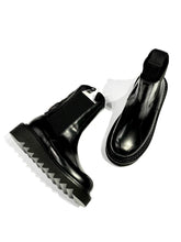 画像をギャラリービューアに読み込む, Shark sole boots(WOMENS)