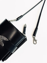 画像をギャラリービューアに読み込む, Leather shoulder wallet