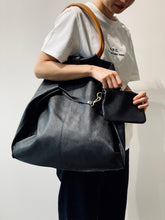 画像をギャラリービューアに読み込む, Big Leather Bag with Pouch