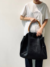 画像をギャラリービューアに読み込む, Big Leather Bag with Pouch