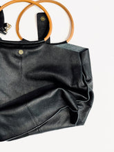 画像をギャラリービューアに読み込む, Big Leather Bag with Pouch