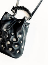 画像をギャラリービューアに読み込む, Concho drawstring bag