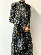 画像をギャラリービューアに読み込む, Concho drawstring bag