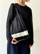 画像をギャラリービューアに読み込む, PLEATS KNIT BAG