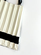 画像をギャラリービューアに読み込む, PLEATS KNIT BAG