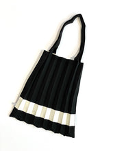 画像をギャラリービューアに読み込む, PLEATS KNIT BAG