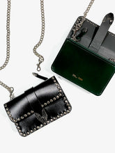 画像をギャラリービューアに読み込む, Chain leather wallet