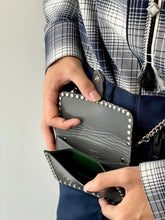 画像をギャラリービューアに読み込む, Chain leather wallet