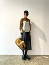 画像をギャラリービューアに読み込む, Fur hand bag