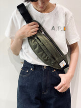 画像をギャラリービューアに読み込む, A.P.C. × Carhartt ロゴTシャツ