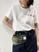 画像をギャラリービューアに読み込む, A.P.C. × Carhartt ロゴTシャツ