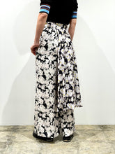 画像をギャラリービューアに読み込む, Rayon print skirt pants

