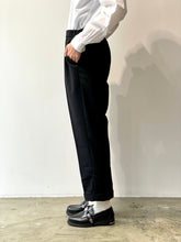 画像をギャラリービューアに読み込む, Center press straight pants
