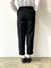 画像をギャラリービューアに読み込む, Center press straight pants
