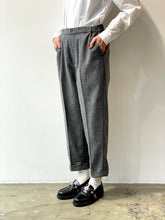 画像をギャラリービューアに読み込む, Center press straight pants
