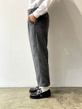 画像をギャラリービューアに読み込む, Center press straight pants
