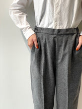 画像をギャラリービューアに読み込む, Center press straight pants
