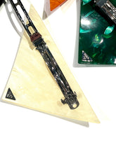 Triangle barrette