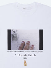 A HORA ESTRELA × TOGA  PRINT T