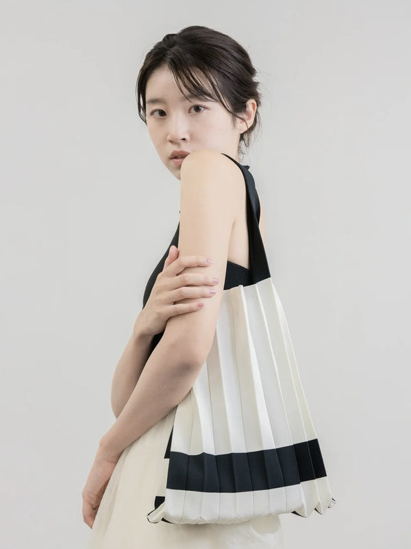 PLEATS KNIT BAG