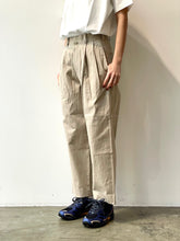 画像をギャラリービューアに読み込む, Chino Two Tuck Tapered

