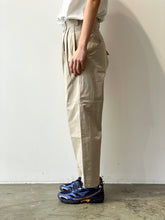 画像をギャラリービューアに読み込む, Chino Two Tuck Tapered
