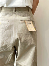 画像をギャラリービューアに読み込む, Chino Two Tuck Tapered

