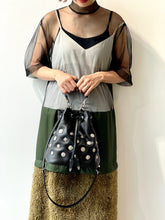 画像をギャラリービューアに読み込む, Concho drawstring bag
