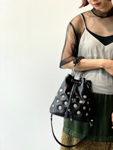 画像をギャラリービューアに読み込む, Concho drawstring bag
