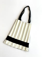 画像をギャラリービューアに読み込む, PLEATS KNIT BAG
