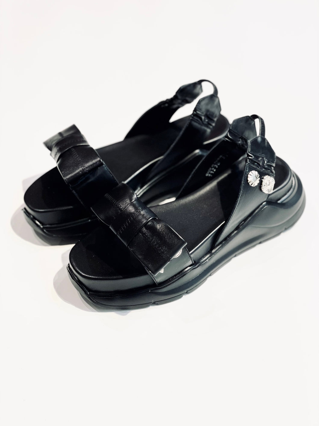 Shark sole ribbon sandals（WOMENS）