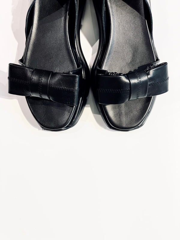 Shark sole ribbon sandals（WOMENS）