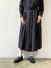 画像をギャラリービューアに読み込む, Gathered Skirt
