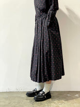 画像をギャラリービューアに読み込む, Gathered Skirt
