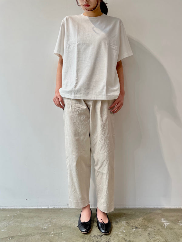 Chino tuck tapered