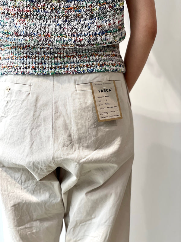 Chino tuck tapered