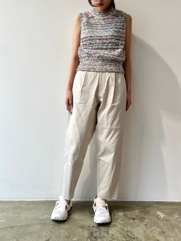 Chino tuck tapered