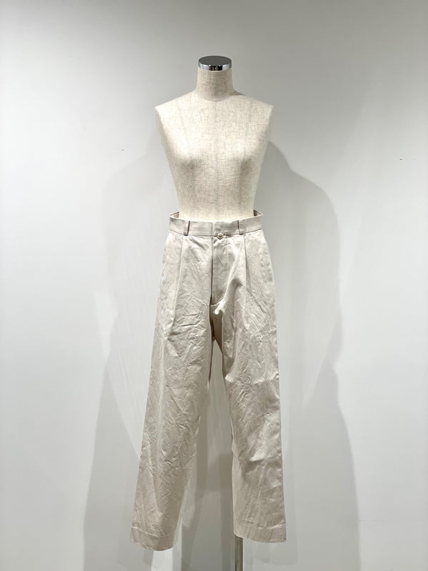 Chino tuck tapered