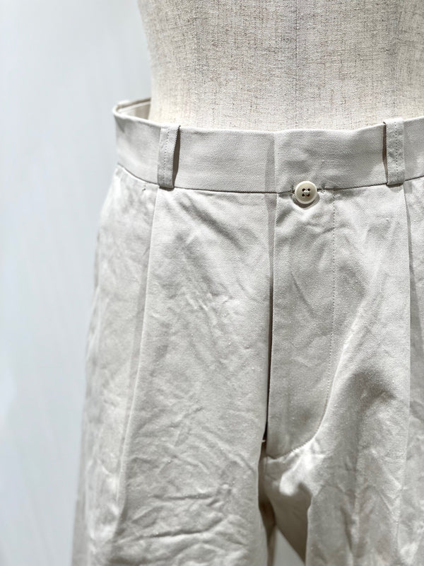 Chino tuck tapered