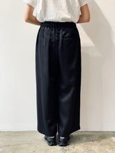 画像をギャラリービューアに読み込む, One tuck straight pants
