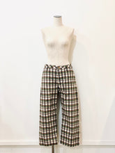 画像をギャラリービューアに読み込む, Cropped pants
